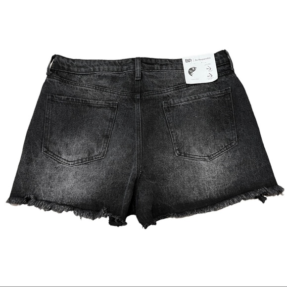 BP Exposed Button High Waist Cutoff Shorts in Black (31) - Picture 3 of 11